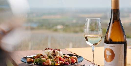 Wine dining - így „edd” a bort sorozat: Hogyan befolyásolja egy elfogyasztott étel a bor ízét?